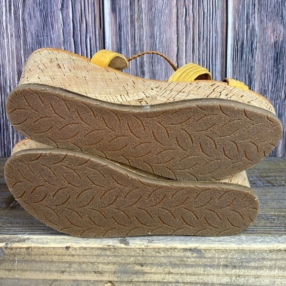 Naya Nalisha Mustard Yellow Leather Sandals- Size 7.5 - Picture 8 of 14